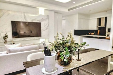 Condo in Bangkok, Thailand, 3 bedrooms  № 116968 - photo 4