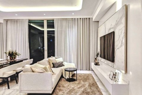 Condo in Bangkok, Thailand, 3 bedrooms  № 116968 - photo 1