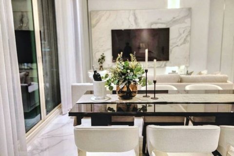 Condo in Bangkok, Thailand, 3 bedrooms  № 116968 - photo 3