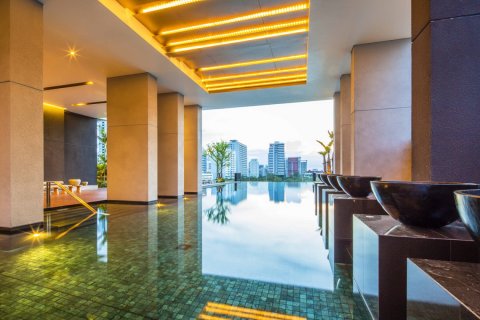 Condo in Bangkok, Thailand, 2 bedrooms  № 180958 - photo 17