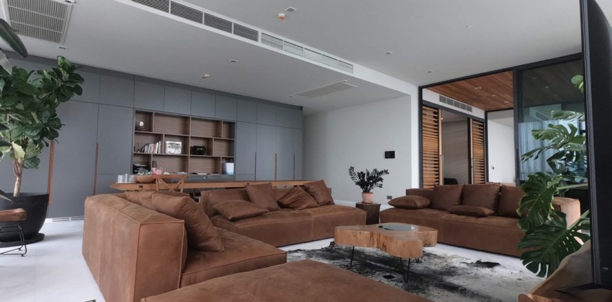 Condo in Bangkok, Thailand, 3 bedrooms  № 180959