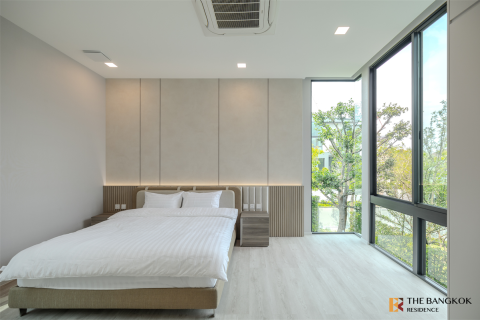 House in Bangkok, Thailand 4 bedrooms № 189336