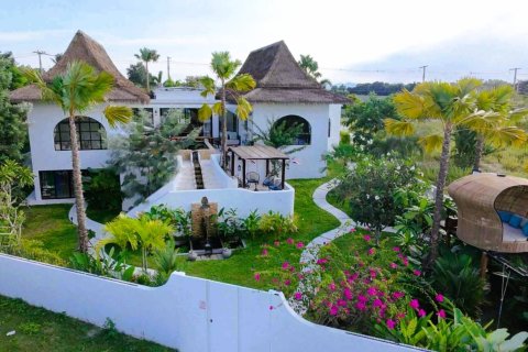Maison à Hua Hin, Thaïlande 6 chambres № 180380