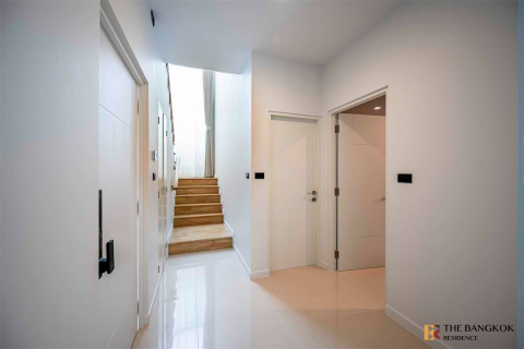 Casa de 4 dormitorios en Bangkok, Tailandia № 220662 - foto 5