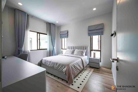 Casa de 4 dormitorios en Bangkok, Tailandia № 220661