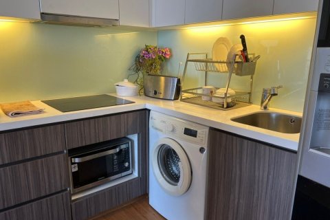 Кондоминиум с 2 спальнями в Кхлонг Сане, Бангкок, Таиланд № 167793 - фото 11