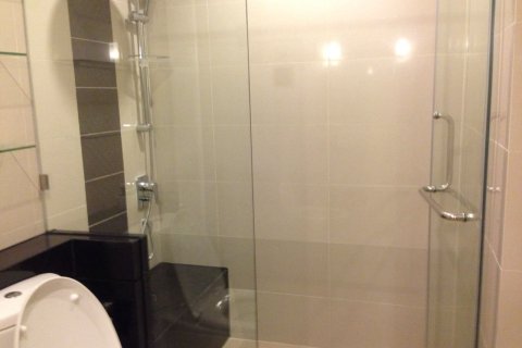 Кондоминиум с 2 спальнями в Хуай Кванге, Бангкок, Таиланд № 167791 - фото 5