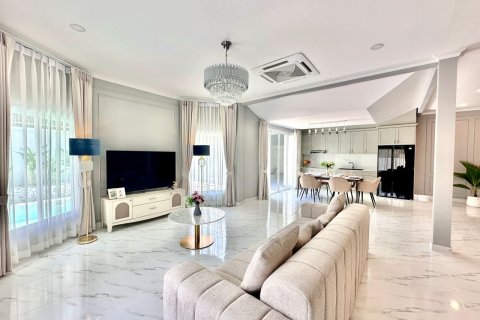 Villa à Pattaya, Thaïlande 4 chambres № 173083 - photo 7