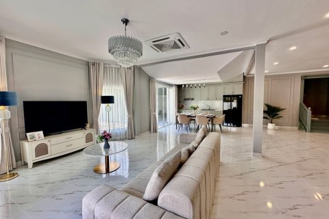 Villa à Pattaya, Thaïlande 4 chambres № 173083 - photo 15