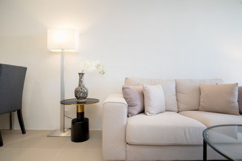 Condo in Khlong Toei, Bangkok, Thailand, 2 bedrooms  № 136085 - photo 2