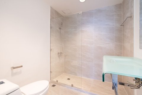 Condo in Khlong Toei, Bangkok, Thailand, 2 bedrooms  № 136085 - photo 11