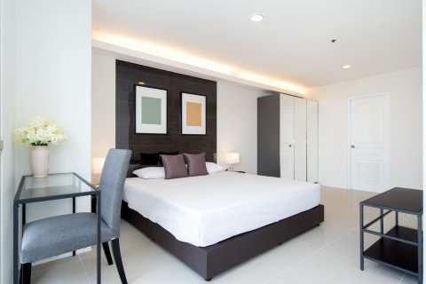 Condo in Khlong Toei, Bangkok, Thailand, 2 bedrooms  № 136085 - photo 3