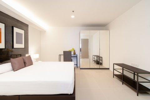 Condo in Khlong Toei, Bangkok, Thailand, 2 bedrooms  № 136085 - photo 5