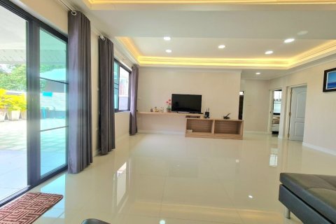 House in Hua Hin, Thailand 4 bedrooms № 151819 - photo 5