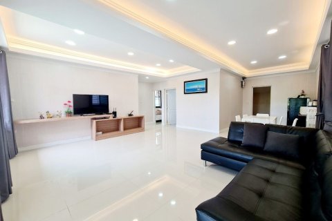 House in Hua Hin, Thailand 4 bedrooms № 151819 - photo 9