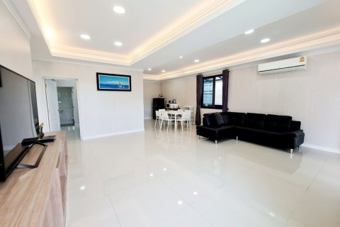 House in Hua Hin, Thailand 4 bedrooms № 151819 - photo 4