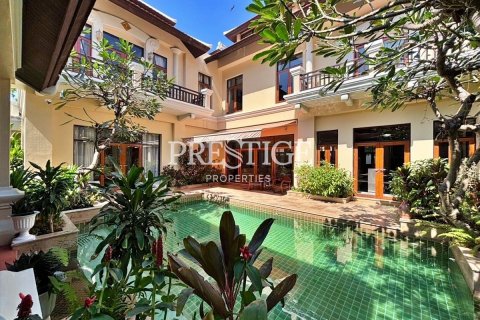 House in Pattaya, Thailand 3 bedrooms № 198274