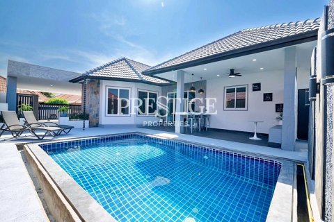 House in Pattaya, Thailand 4 bedrooms № 198272