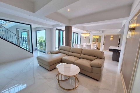 Villa in Phuket, Thailand 3 bedrooms № 151743 - photo 12