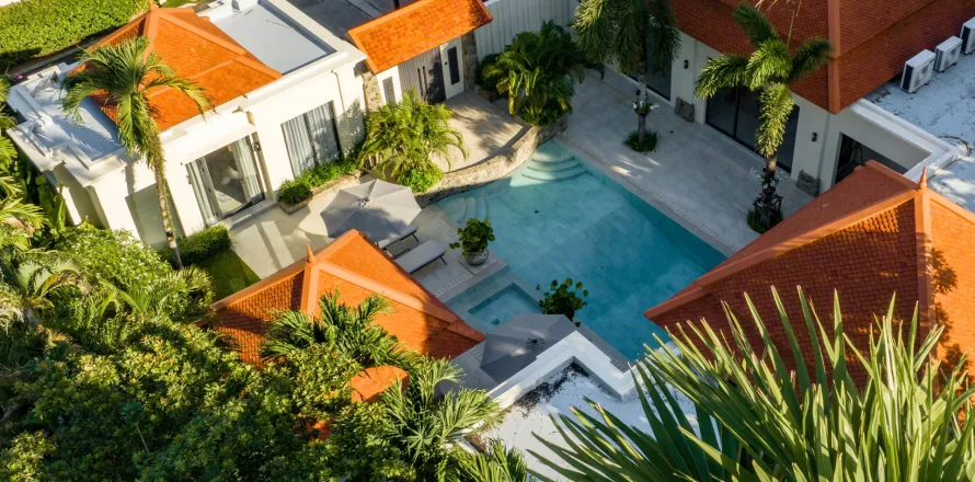 Villa in Phuket, Thailand 4 bedrooms № 151741