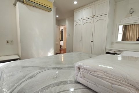 Condo in Watthana, Bangkok, Thailand, 2 bedrooms № 201195 - photo 8