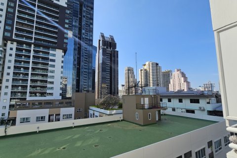 Condo in Watthana, Bangkok, Thailand, 2 bedrooms № 201195 - photo 2