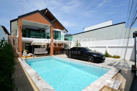 House in Pattaya, Thailand 5 bedrooms № 197483