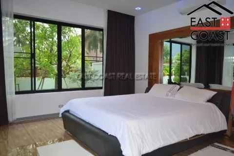 Casa de 4 dormitorios en Pattaya, Tailandia № 213393 - foto 20