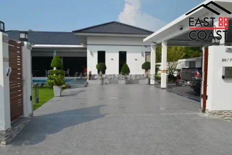 Casa de 4 dormitorios en Pattaya, Tailandia № 213393 - foto 3