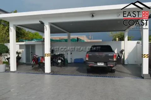 Casa de 4 dormitorios en Pattaya, Tailandia № 213393 - foto 9