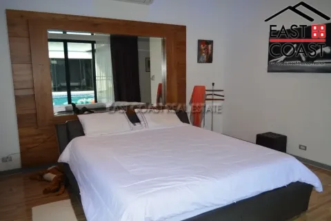 Casa de 4 dormitorios en Pattaya, Tailandia № 213393 - foto 21