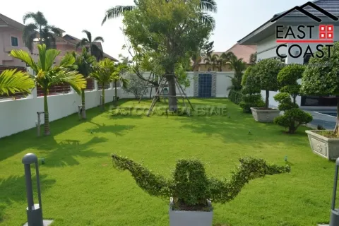 Casa de 4 dormitorios en Pattaya, Tailandia № 213393 - foto 7