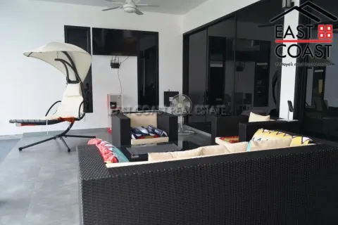 Casa de 4 dormitorios en Pattaya, Tailandia № 213393 - foto 11