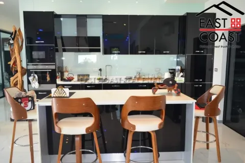 Casa de 4 dormitorios en Pattaya, Tailandia № 213393 - foto 12