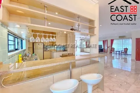 Casa de 4 dormitorios en Pattaya, Tailandia № 213394 - foto 8