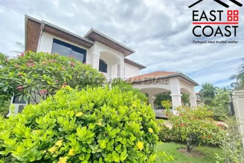 Casa de 4 dormitorios en Pattaya, Tailandia № 213394 - foto 4
