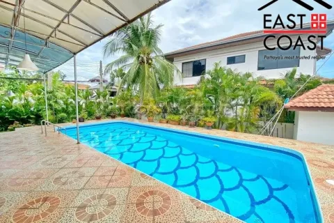 Casa de 4 dormitorios en Pattaya, Tailandia № 213394 - foto 3