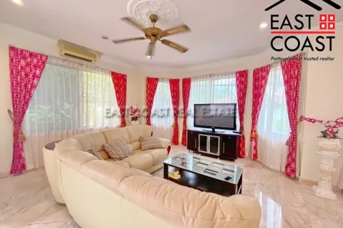 Casa de 4 dormitorios en Pattaya, Tailandia № 213394 - foto 11