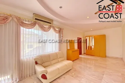 Casa de 4 dormitorios en Pattaya, Tailandia № 213394 - foto 15