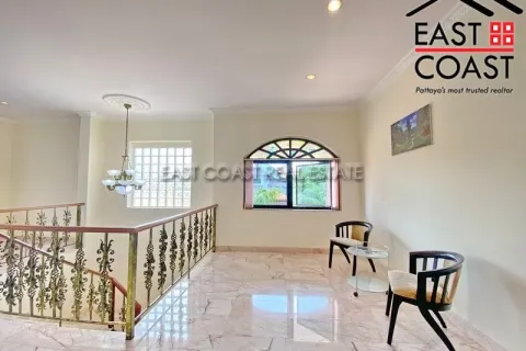 Casa de 4 dormitorios en Pattaya, Tailandia № 213394 - foto 17
