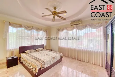 Casa de 4 dormitorios en Pattaya, Tailandia № 213394 - foto 18