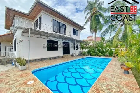 House in Pattaya, Thailand 4 bedrooms № 213394