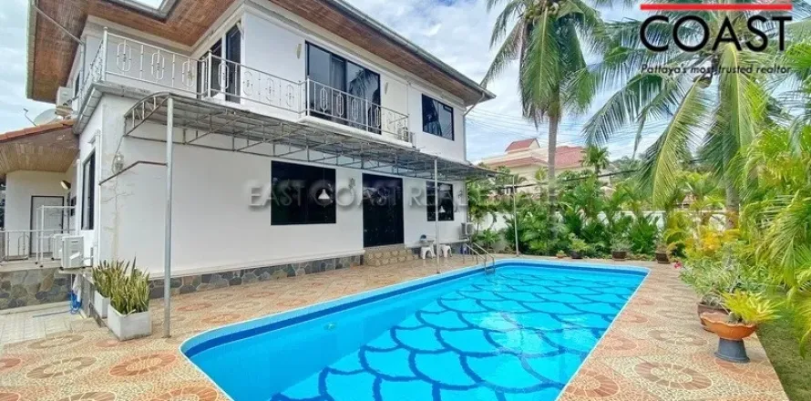 Casa de 4 dormitorios en Pattaya, Tailandia № 213394