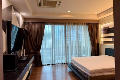 Townhouse in Bangkok, Thailand 3 bedrooms № 180333 - photo 9