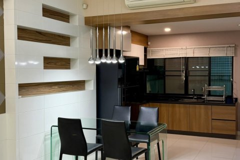 Townhouse in Bangkok, Thailand 3 bedrooms № 180333 - photo 5