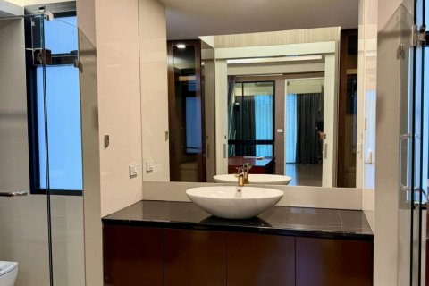 Townhouse in Bangkok, Thailand 3 bedrooms № 180333 - photo 11