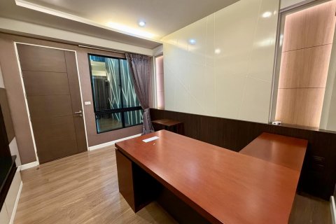 Townhouse in Bangkok, Thailand 3 bedrooms № 180333 - photo 14