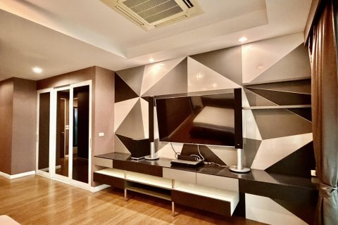 Townhouse in Bangkok, Thailand 3 bedrooms № 180333 - photo 8