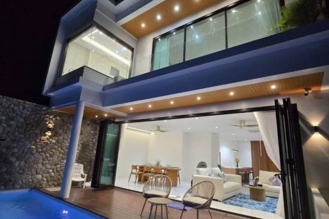 Villa in Kathu, Thailand 4 bedrooms № 117215 - photo 1