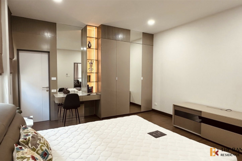 House in Bangkok, Thailand 4 bedrooms № 189147